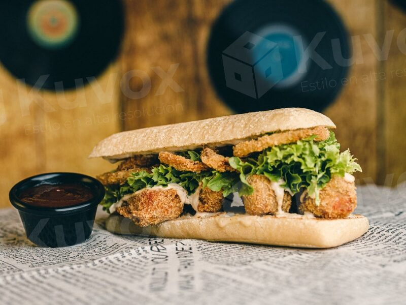 Emparedado con relleno empanizado