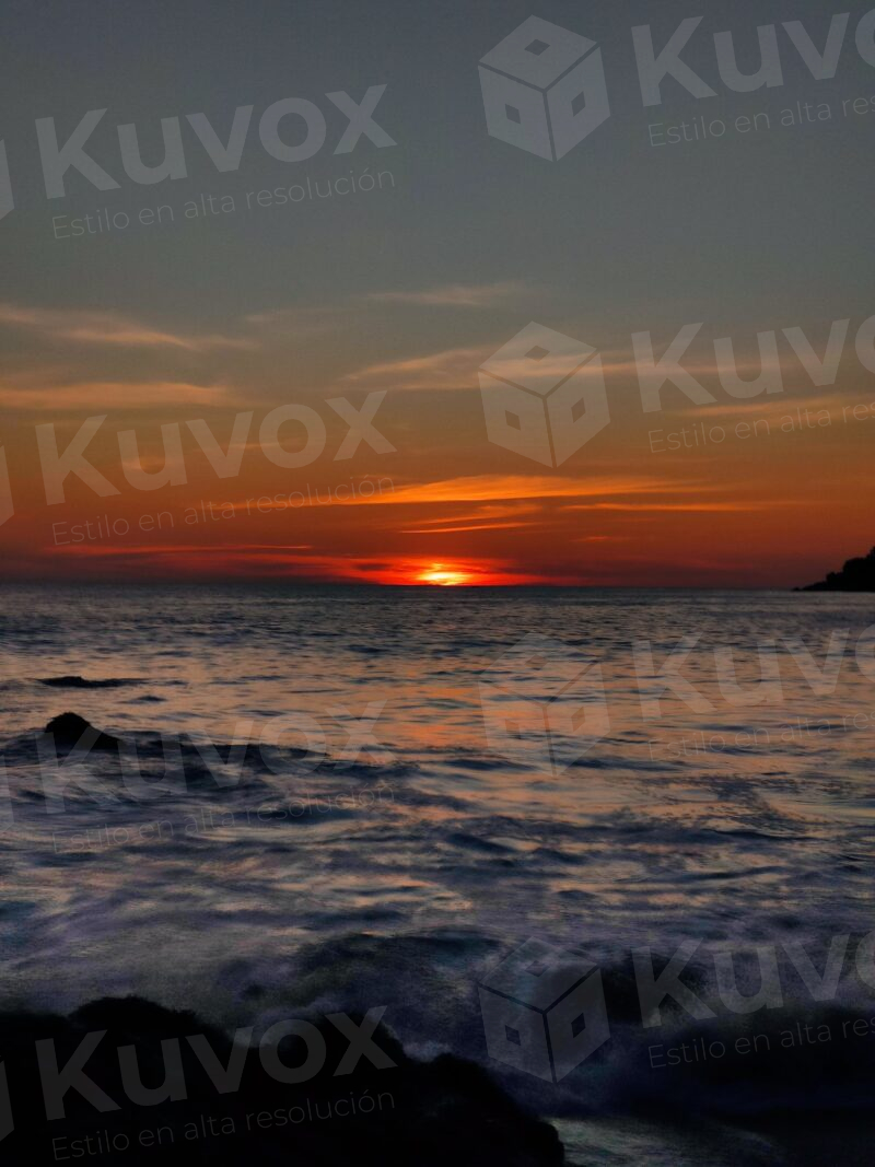 Océano en el atardecer