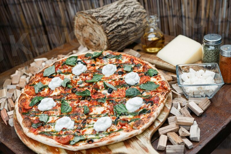 Pizza margarita a la leña