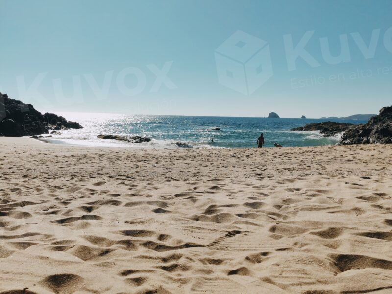Playa con arena extensa