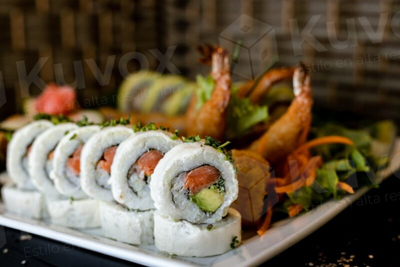 Sushi de salmón con queso